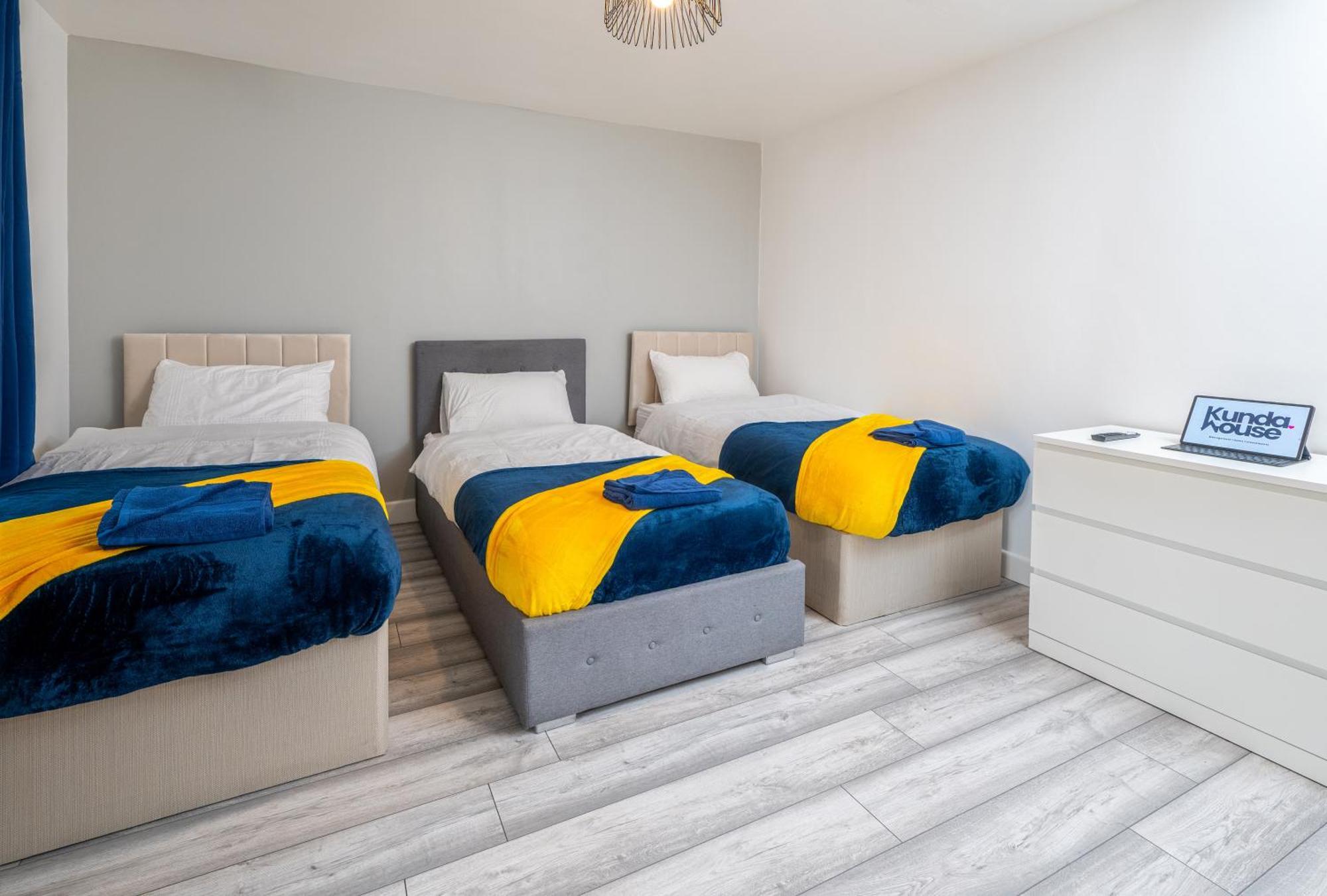 Kunda House Coventry Road Hotel เบอร์มิงแฮม ภายนอก รูปภาพ